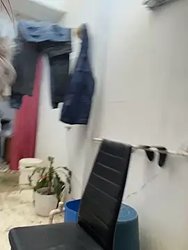 lia huan online show from October 1, 2025, 12:42 pm