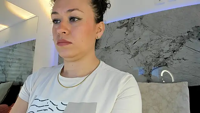 LIZ HOLMES online show from November 21, 2025, 12:15 pm