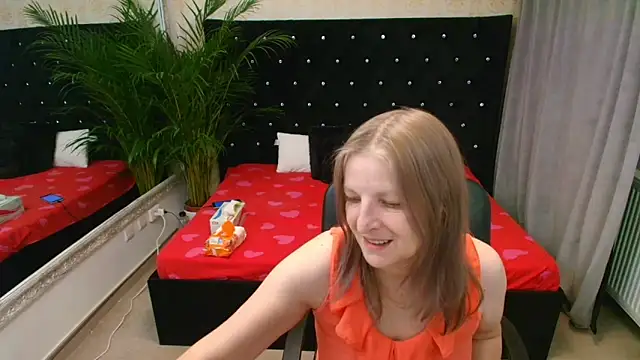 Lilly hott online show from November 28, 2025, 7:03 pm