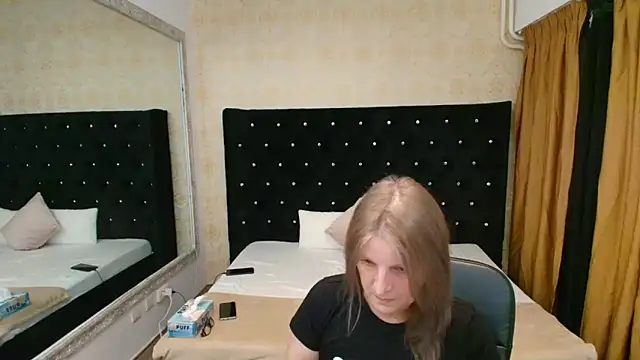 Lilly hott online show from November 16, 2025, 7:51 pm