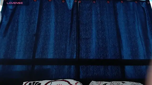 MiaStor online show from November 28, 2025, 8:42 pm