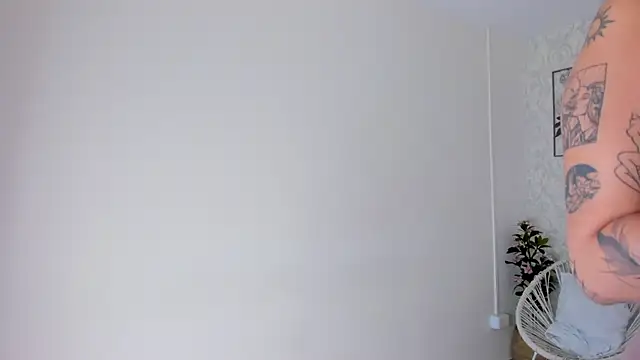 Adria ross online show from October 31, 2025, 12:24 pm