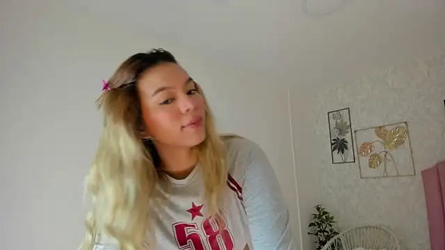 Adria ross online show from November 6, 2025, 1:26 pm