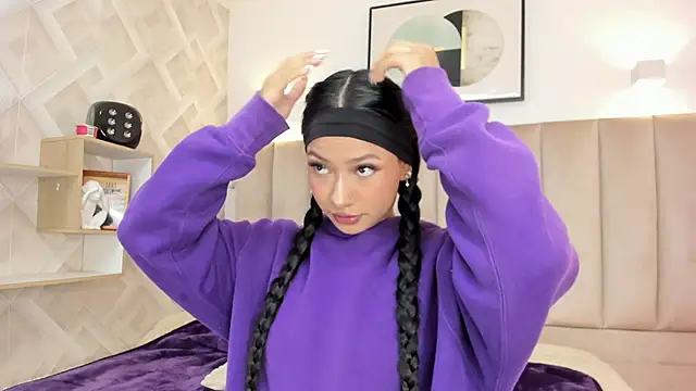 Anniie Queen online show from May 15, 2026, 3:37 am