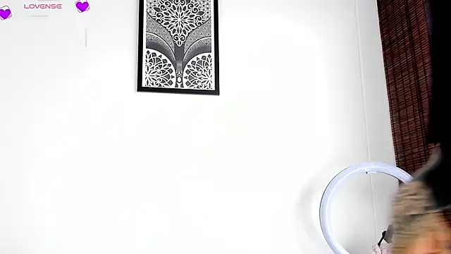 VeronicaTonu online show from October 31, 2025, 2:46 pm