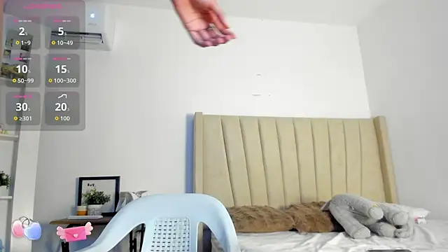 Snapshot of Mady-Edwards chatting on November 10, 2025, 10:37 pm Mady-Edwards online show from November 10, 2025, 10:37 pm