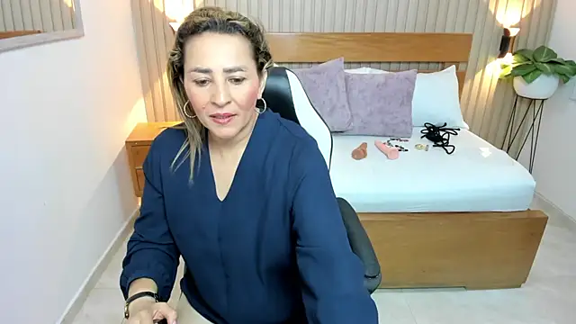 luciana ballesteros  online show from June 10, 2026, 12:28 pm
