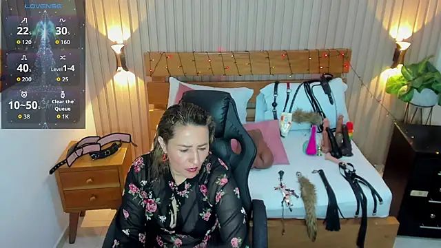 luciana ballesteros  online show from December 17, 2025, 12:43 pm