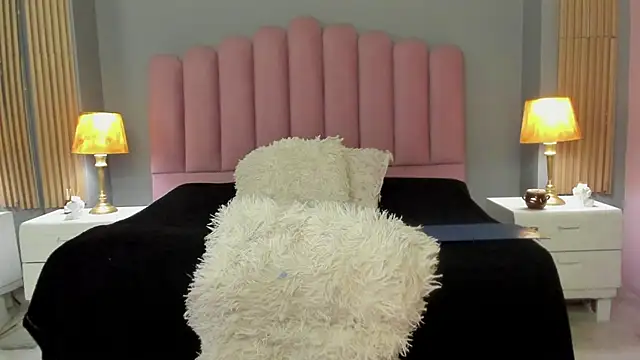 RamonaSimons online show from March 10, 2025, 8:01 pm