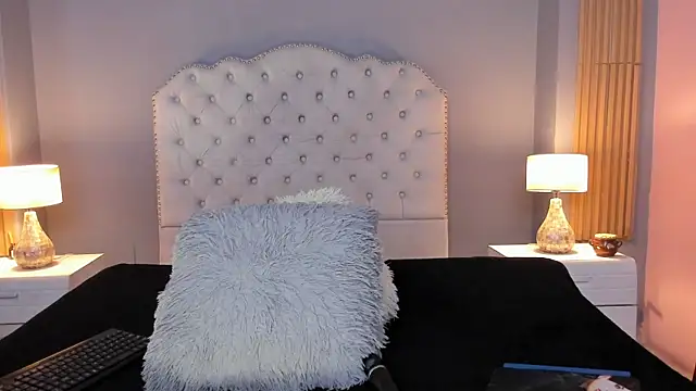 RamonaSimons online show from September 30, 2025, 8:26 pm