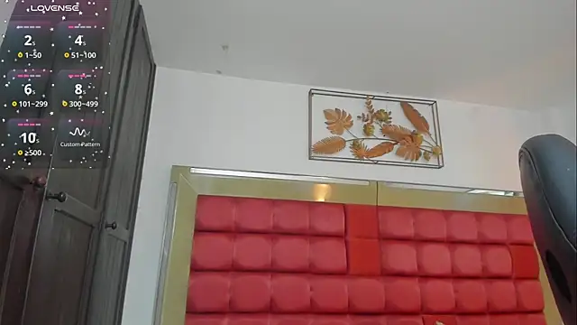 Snapshot of FaloonRoussel chatting on November 10, 2025, 6:02 pm FaloonRoussel online show from November 10, 2025, 6:02 pm