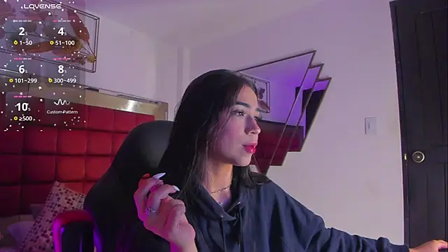 Snapshot of FaloonRoussel chatting on October 25, 2025, 12:21 am FaloonRoussel online show from October 25, 2025, 12:21 am