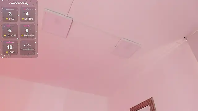 Snapshot of FaloonRoussel chatting on October 14, 2025, 3:12 pm FaloonRoussel online show from October 14, 2025, 3:12 pm