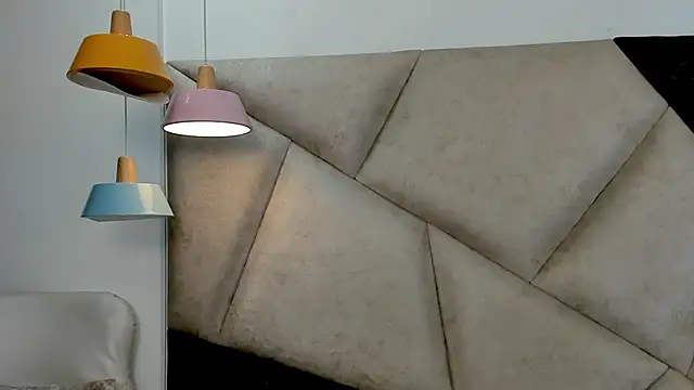 Snapshot of FaloonRoussel chatting on February 18, 2026, 6:04 pm FaloonRoussel online show from February 18, 2026, 6:04 pm