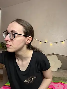 MartiniiSelenna online show from May 7, 2026, 5:44 am