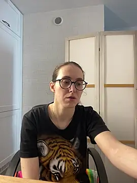 Snapshot of MartiniiSelenna chatting on June 21, 2026, 5:57 am MartiniiSelenna online show from June 21, 2026, 5:57 am