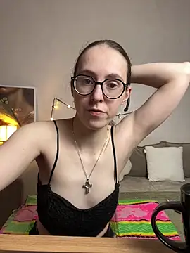MartiniiSelenna online show from May 17, 2026, 5:51 am