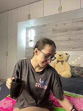 MartiniiSelenna online show from May 26, 2026, 5:49 am