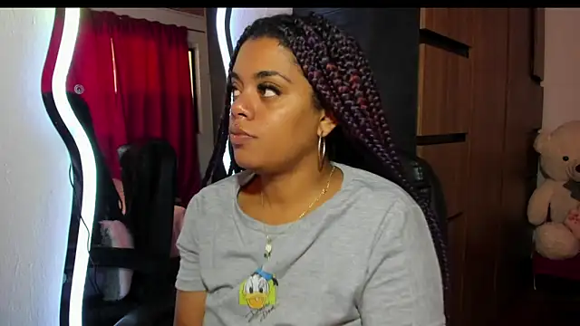 ladyrd1 online show from November 11, 2025, 1:39 pm