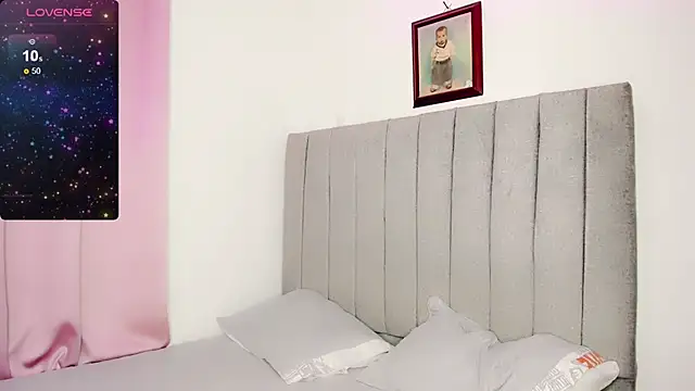 Snapshot of Jimmenna_ chatting on January 8, 2025, 5:05 am Jimmenna online show from January 8, 2025, 5:05 am