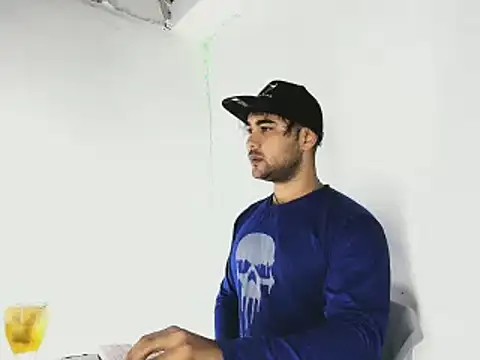 Snapshot of Sebas-hott chatting on September 29, 2025, 11:43 pm Sebas-hott online show from September 29, 2025, 11:43 pm