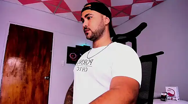 Snapshot of Sebas-hott chatting on January 30, 2025, 2:49 am Sebas-hott online show from January 30, 2025, 2:49 am