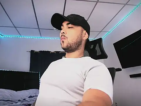 Snapshot of Sebas-hott chatting on February 6, 2026, 10:28 pm Sebas-hott online show from February 6, 2026, 10:28 pm