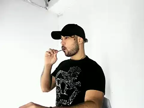 Snapshot of Sebas-hott chatting on October 18, 2025, 10:23 pm Sebas-hott online show from October 18, 2025, 10:23 pm