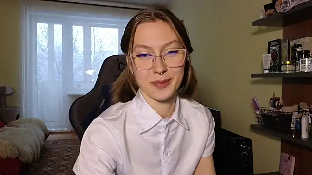 Snapshot of MalvinaBlum chatting on December 4, 2024, 6:05 am MalvinaBlum online show from December 4, 2024, 6:05 am