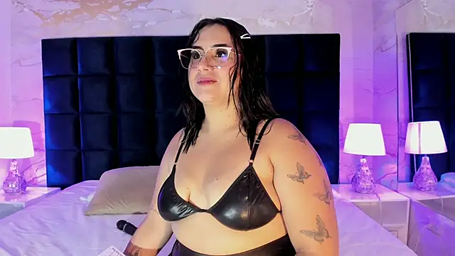 sabrinamilani online show from September 30, 2025, 3:56 am