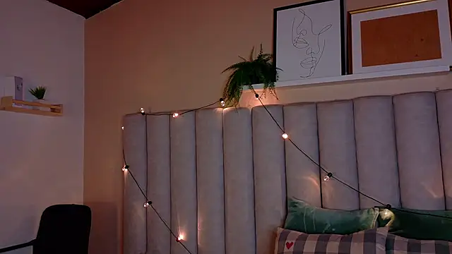 Snapshot of alaia-rogers chatting on February 9, 2026, 11:41 am alaia-rogers online show from February 9, 2026, 11:41 am