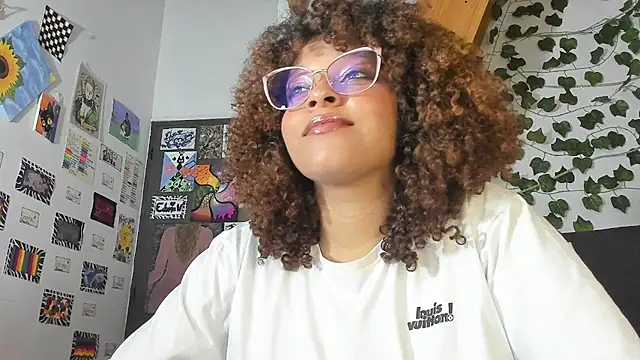 Snapshot of Ada_gales_ chatting on December 19, 2024, 12:45 am Ada gales online show from December 19, 2024, 12:45 am