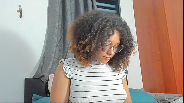 Snapshot of Ada_gales_ chatting on November 4, 2025, 2:48 am Ada gales online show from November 4, 2025, 2:48 am