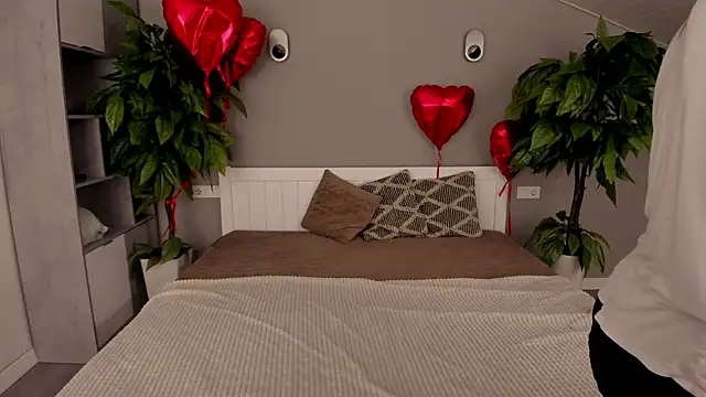 IceDanielles online show from March 16, 2025, 3:17 pm