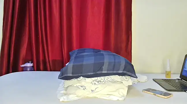 Snapshot of REALNASTYY04 chatting on February 19, 2025, 7:39 am REALNASTYY04 online show from February 19, 2025, 7:39 am