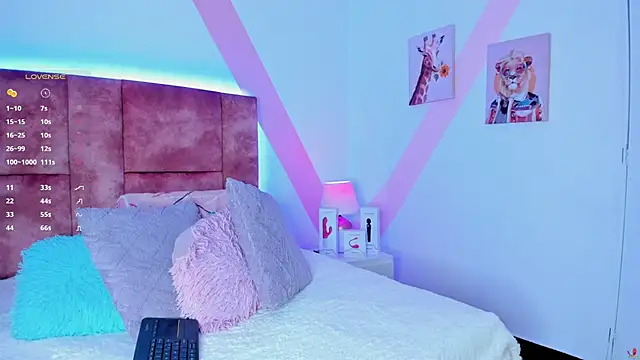 Snapshot of isabella_whiithe chatting on February 20, 2025, 5:41 pm isabella whiithe online show from February 20, 2025, 5:41 pm