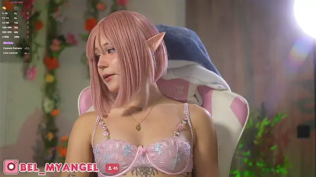 Bella-Franco online show from October 28, 2025, 3:44 pm