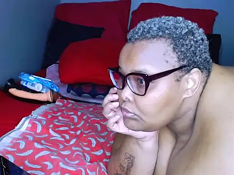 fatafricanqueen online show from April 21, 2026, 7:31 pm