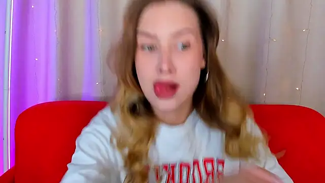 Snapshot of VitalinaBlue chatting on November 14, 2025, 8:40 am VitalinaBlue online show from November 14, 2025, 8:40 am