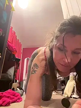 Lwhite1 online show from December 14, 2025, 11:32 pm