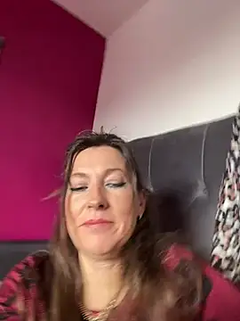 Lwhite1 online show from April 19, 2026, 1:23 pm