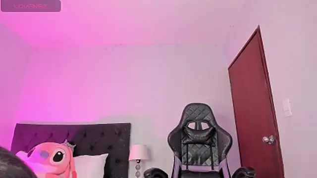 Snapshot of evelyn_23 chatting on May 8, 2026, 8:56 pm evelyn 23 online show from May 8, 2026, 8:56 pm