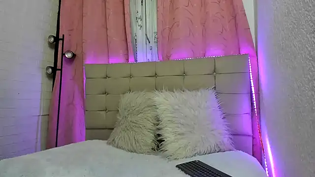 Snapshot of merlinaadams_ chatting on March 3, 2025, 3:32 pm merlinaadams online show from March 3, 2025, 3:32 pm
