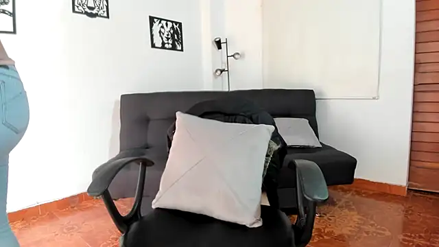 merlinaadams  online show from October 28, 2025, 2:27 pm