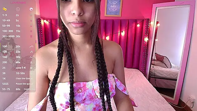 Snapshot of littleebonny chatting on February 11, 2025, 12:47 pm littleebonny online show from February 11, 2025, 12:47 pm