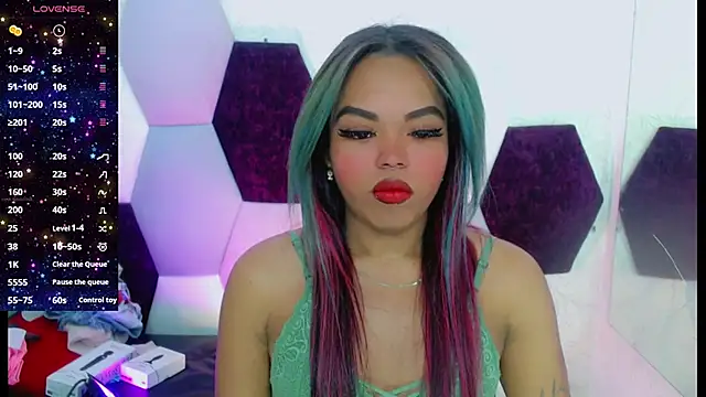 Snapshot of KayleighDreams_ chatting on January 17, 2026, 12:37 am KayleighDreams online show from January 17, 2026, 12:37 am