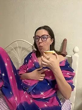 BeatriceTender online show from March 15, 2026, 7:21 pm