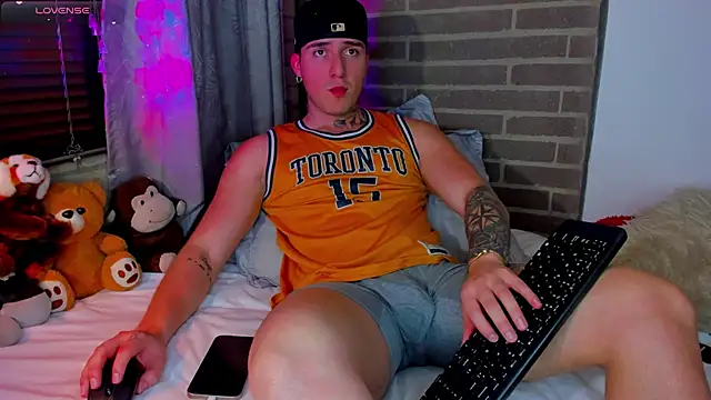 liam oficial02 online show from February 18, 2026, 3:26 am