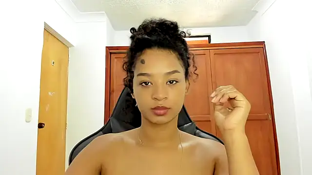 Snapshot of avellanatammy chatting on February 19, 2025, 2:22 pm avellanatammy online show from February 19, 2025, 2:22 pm