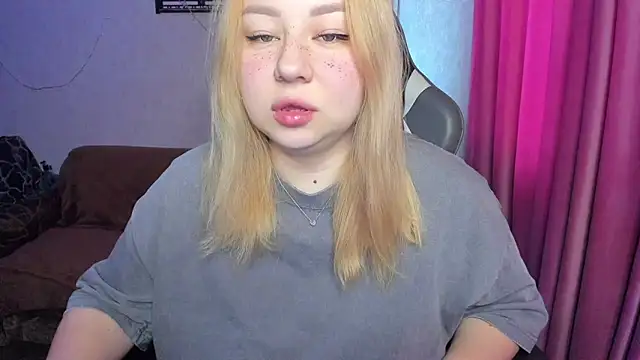 Milafoxxxy online show from November 12, 2025, 9:02 am